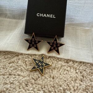 CHANEL Black and Gold Star Clip On Earrings